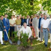 Presidentide ketivahetuspidu ja puude istutamine Kadriorus